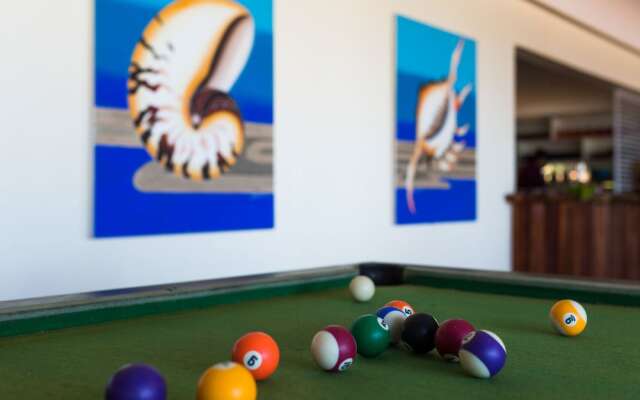 Funky Fish Beach & Surf Resort - Hostel