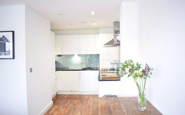 Beautiful 2 Bedroom Apartment in Dalston