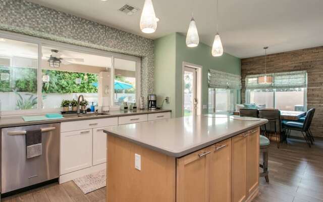 Luxe Scottsdale Home W/pool, Spa, & Tesla Charger