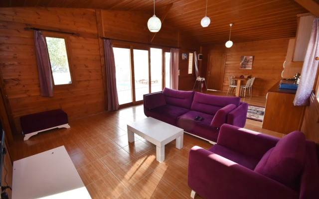 Villa Belize 2 by Helaltatilvillari