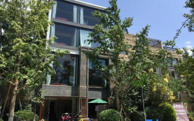 Yuehui Lake View Art Guesthouse