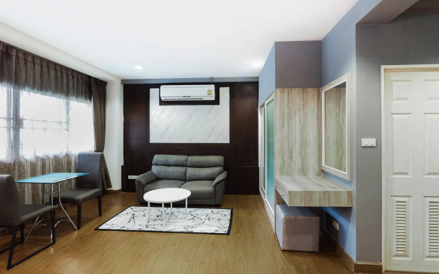 OYO 995 Blue Cafe Apartment