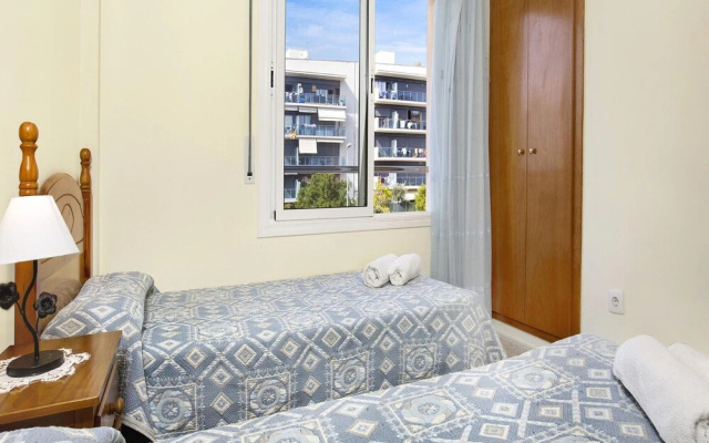 Cozy Apartment, 350m From Beach