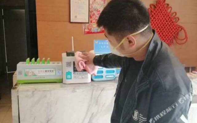 Dehong Express Hotel (Dalian Harbour Plaza Subway Station)