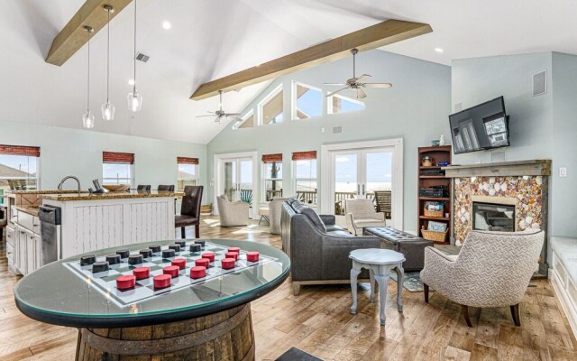 1 Holiday 4 Bedroom Home by RedAwning