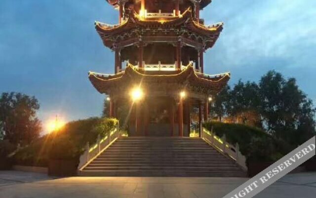 Super 8 Hotel (Luonan New Bus Station)