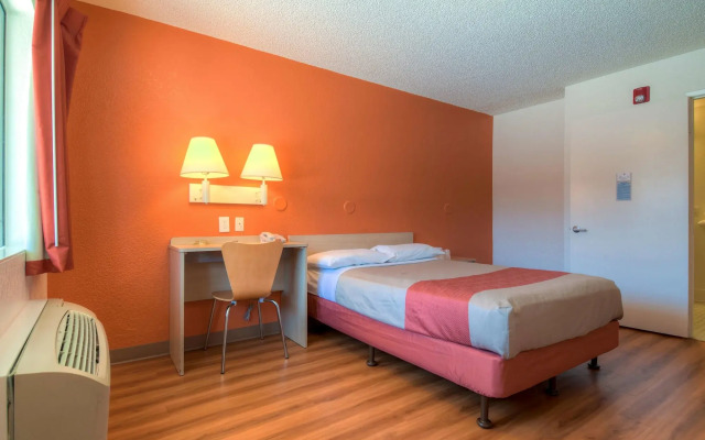 Motel 6 Santa Ana, CA