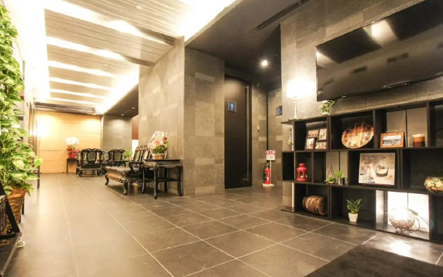 Hotel Live Max Yokohama Motomachi Ekimae