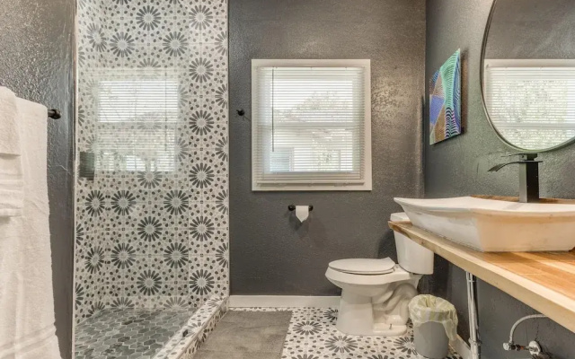 2BR Stylish Retreat in Midtown