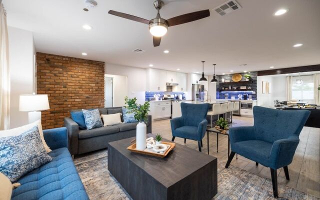 Scottsdale East Osborn 4 Bedroom Home by RedAwning, Scottsdale