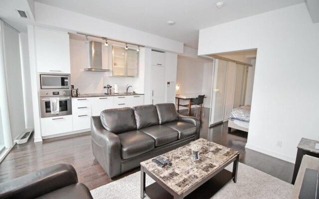 Exquisite High-Rise 1 Bedroom next to Scotia Arena