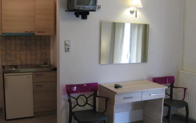 Alexandros Hotel