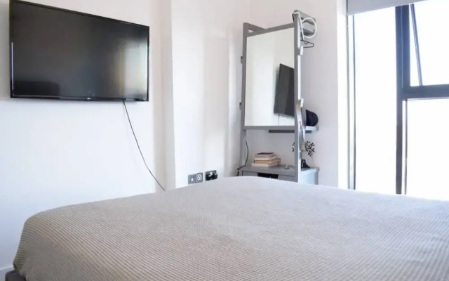 Modern 1 Bedroom Near Shoreditch With Balcony
