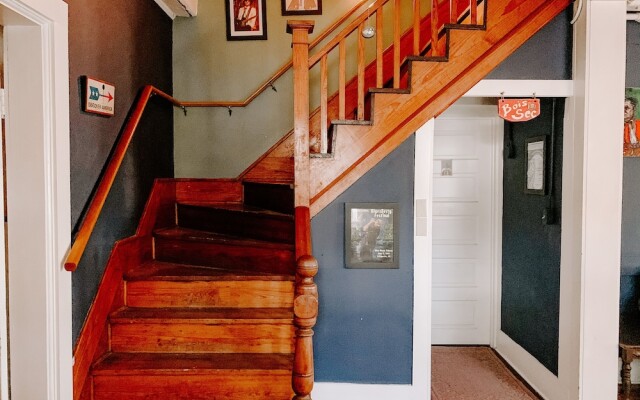 Blue Moon Guest House and Saloon