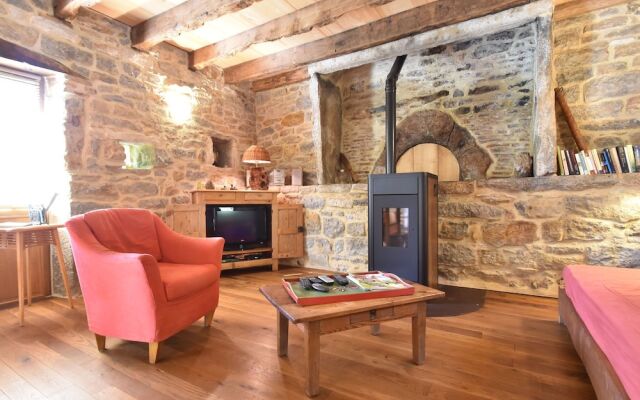 Spacious Holiday Home in Alvignac with Swimming Pool