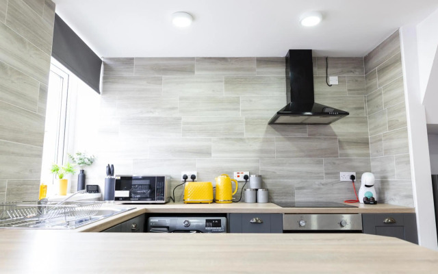 Lovely 2 Bedroom Apartment Near City Centre