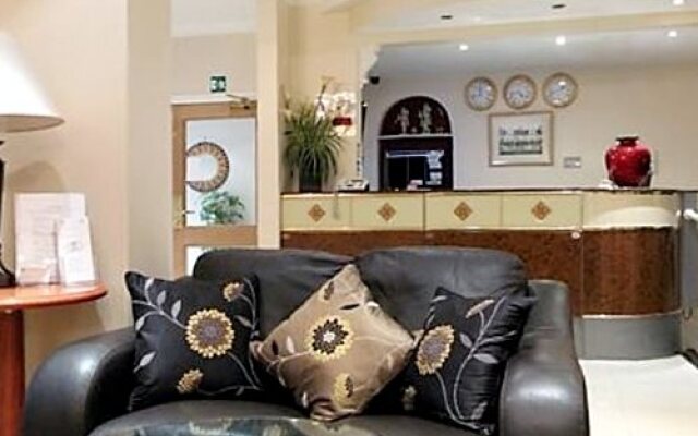 Thameside Hotel