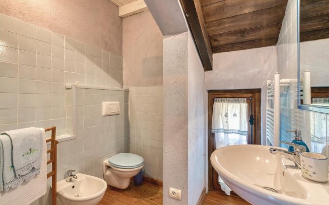 Stunning Home in Castelnuovo Calcea With Wifi and 7 Bedrooms