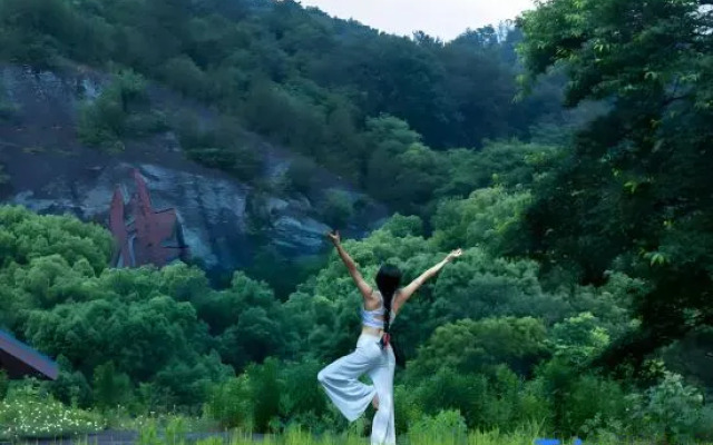 Xinchang Big Buddha Temple Fanyin Hotel
