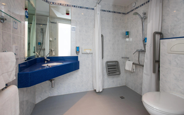 Holiday Inn Express Birmingham - Oldbury by IHG