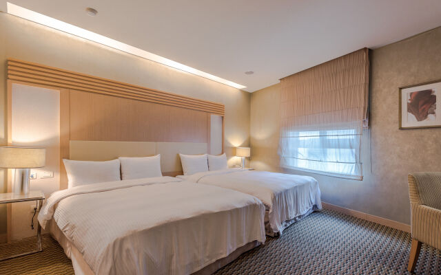 New California Hotel
