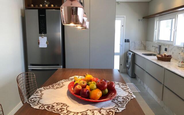 Casa 4 suítes Jurere Internacional