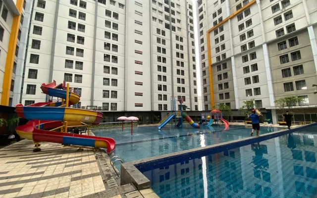 Spacious and Homey Studio Room Paramount Skyline Apartment