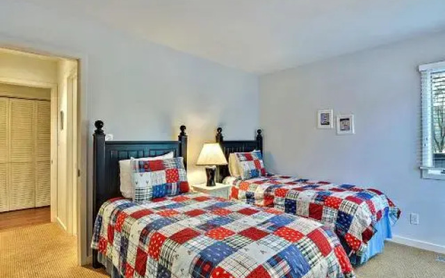 4585 Parkside Villa