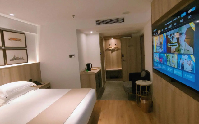 Ziyoudao Hotel (Haikou Haixiu Road Riyue Duty Free Shop)
