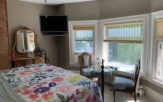 Green Oaks Bed and Breakfast