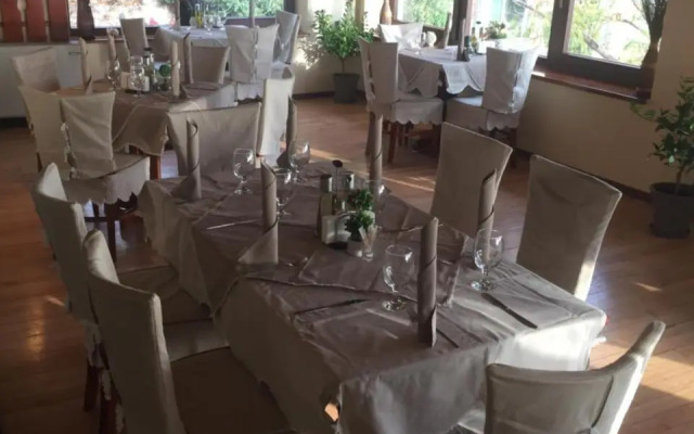 White House Family Hotel