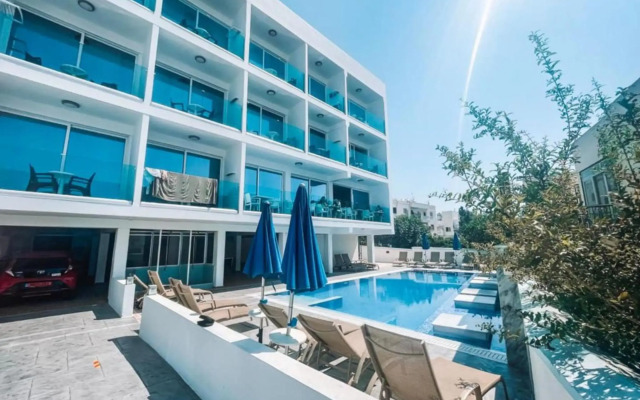 Sunny Blue Hotel