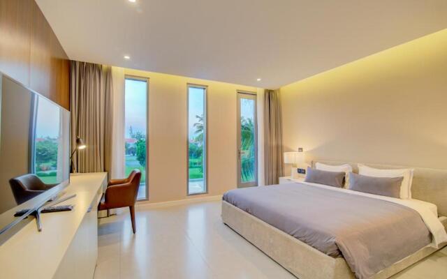 Five Stars 5 Bedrooms And 1 Movie Room Beachfront