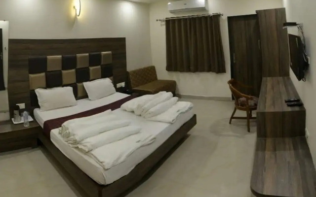 Hotel Smart Room By Shree Vatika