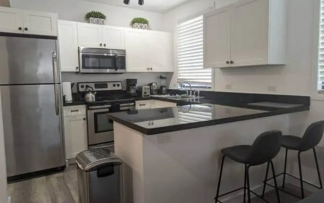 Pool Parking 2 Bedroom Retreat Sleeps 5