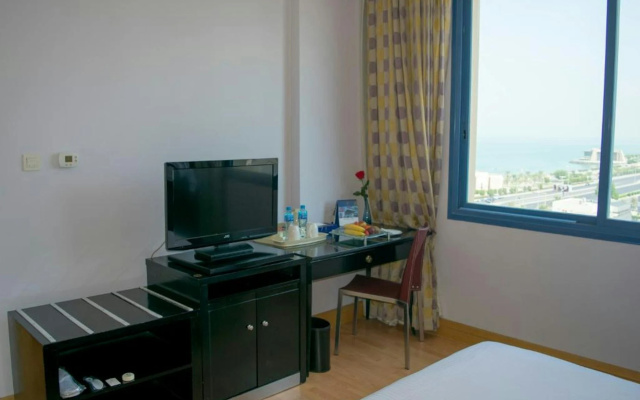 Corniche Hotel & Suites