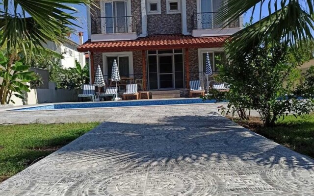 Remarkable 4-bed Villa Tasgin 2 Pools