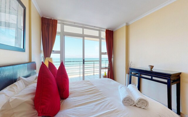 The Waves Crest Bloubergstrand