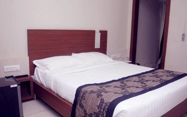 Hotel Sheela Shree Plaza