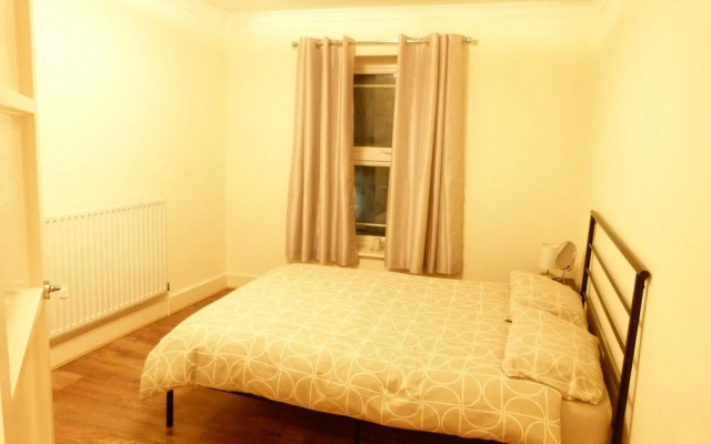 SS Property Hub - Canary Wharf Apartment