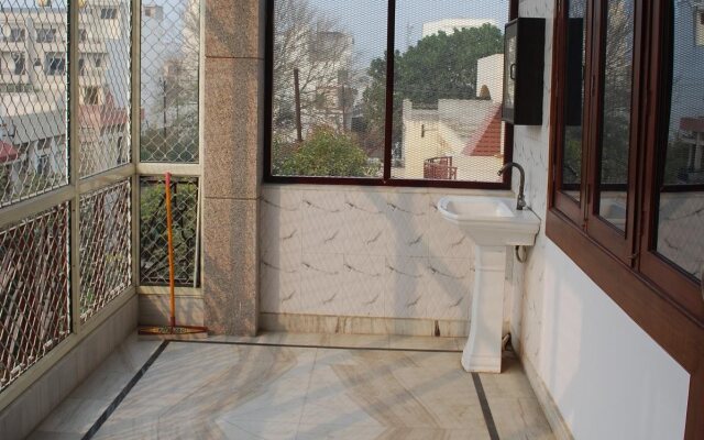 Taj Mahal Home Stay