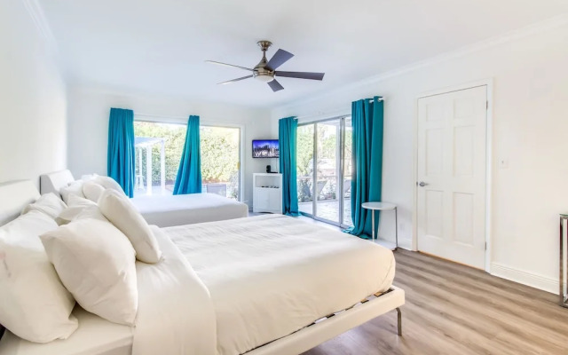 Chateau Hollywood Luxury Home & Pool near Hollywood Broadwalk