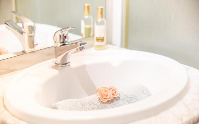 SUN7 STUDIO -FACE PLAGE- WIFI-PARKING -PISCINE - CoHôteConciergerieLaGrandeMotte