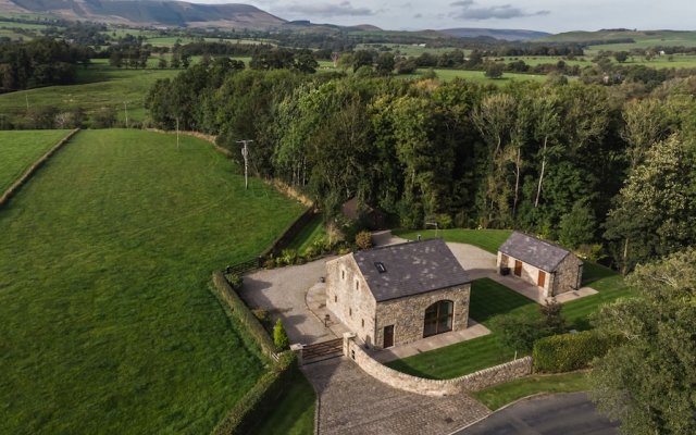 Beautiful Secluded 2-bed Barn With Woodfire Hottub
