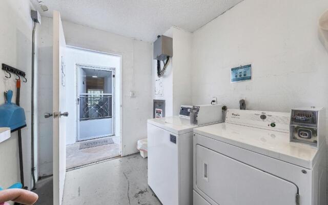 2 Bed 2 Bath Centrally Located