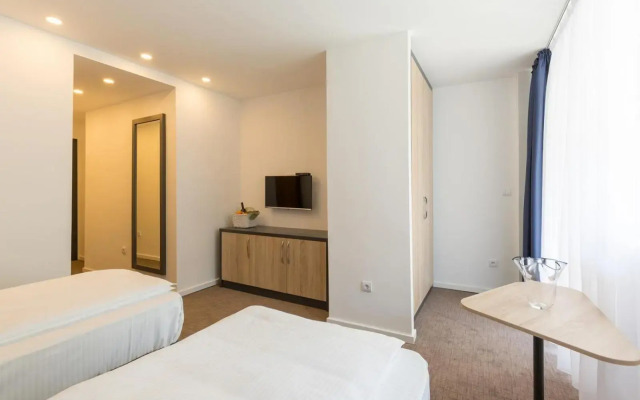 Premium Crown Suites