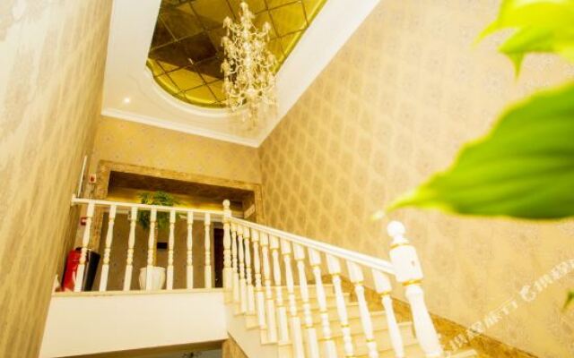 Yibin Peninsula Holiday Inn (Rhine Spring Commercial Center)