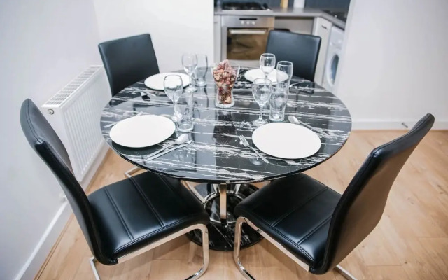 Riverside 2 Bed Apartment