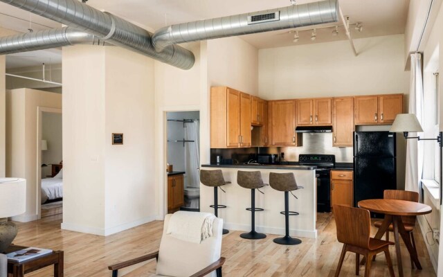 Spacious DT Lofts with Full Kitchen by Zencity