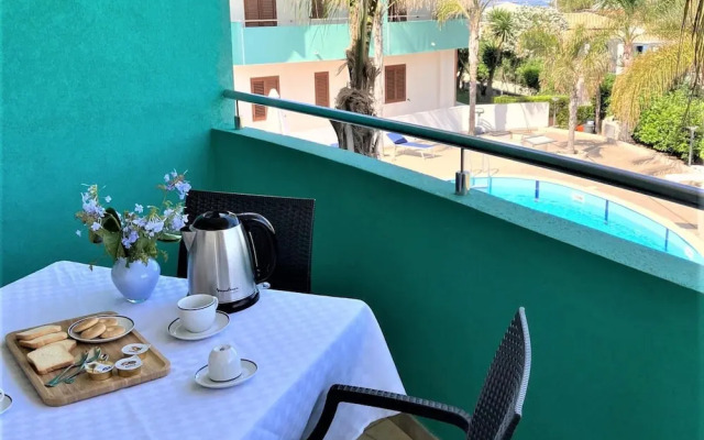 Belvilla by OYO Appartamento Lato Piscina